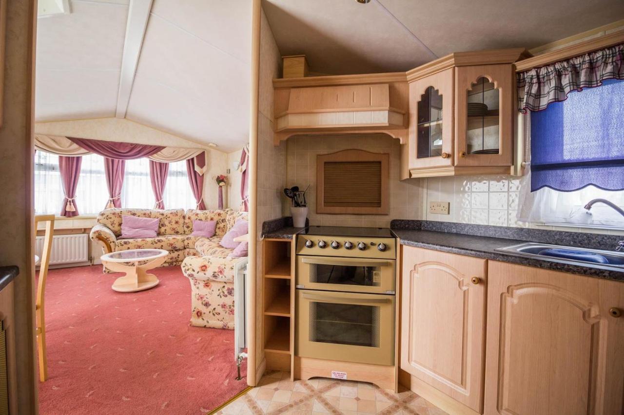Brilliant Caravan For Hire At Manor Park In Hunstanton Norfolk Ref 23176K Hotel Exterior photo