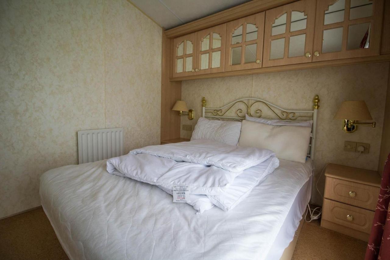 Brilliant Caravan For Hire At Manor Park In Hunstanton Norfolk Ref 23176K Hotel Exterior photo