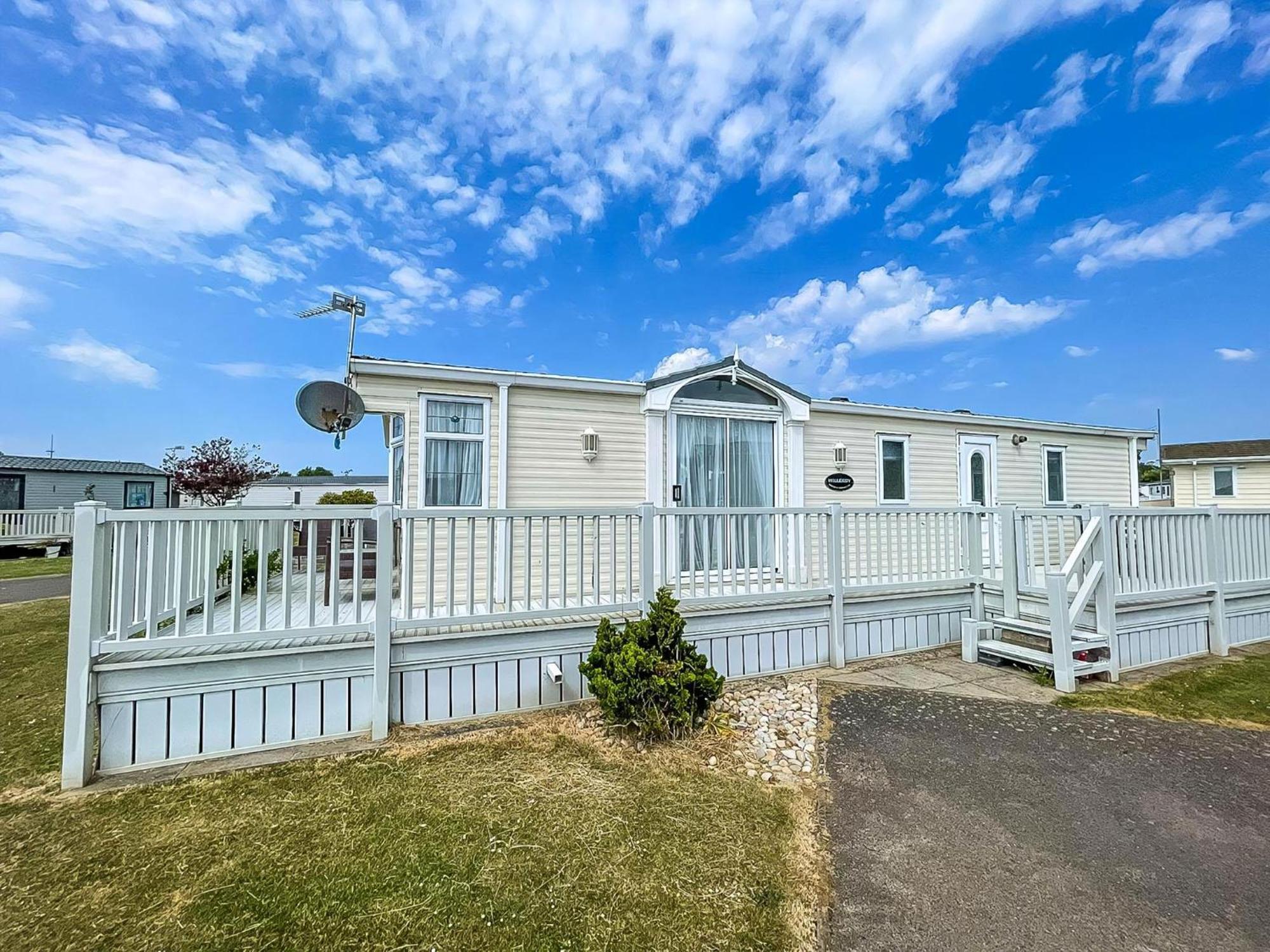 Brilliant Caravan For Hire At Manor Park In Hunstanton Norfolk Ref 23176K Hotel Exterior photo