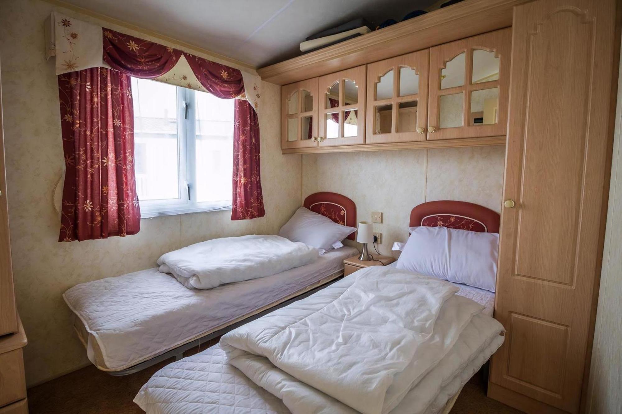 Brilliant Caravan For Hire At Manor Park In Hunstanton Norfolk Ref 23176K Hotel Exterior photo